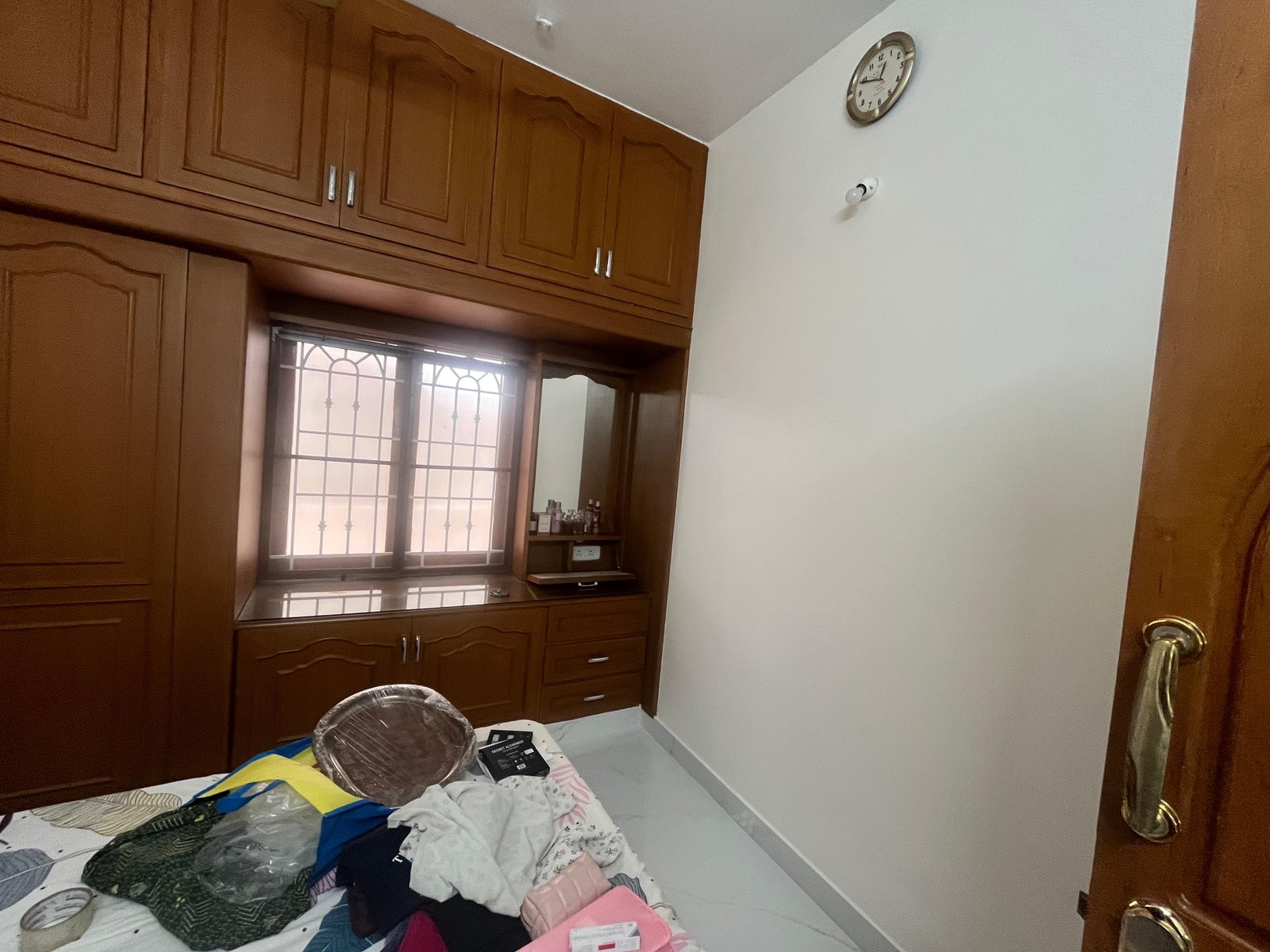 Professional wood polish services in Coimbatore